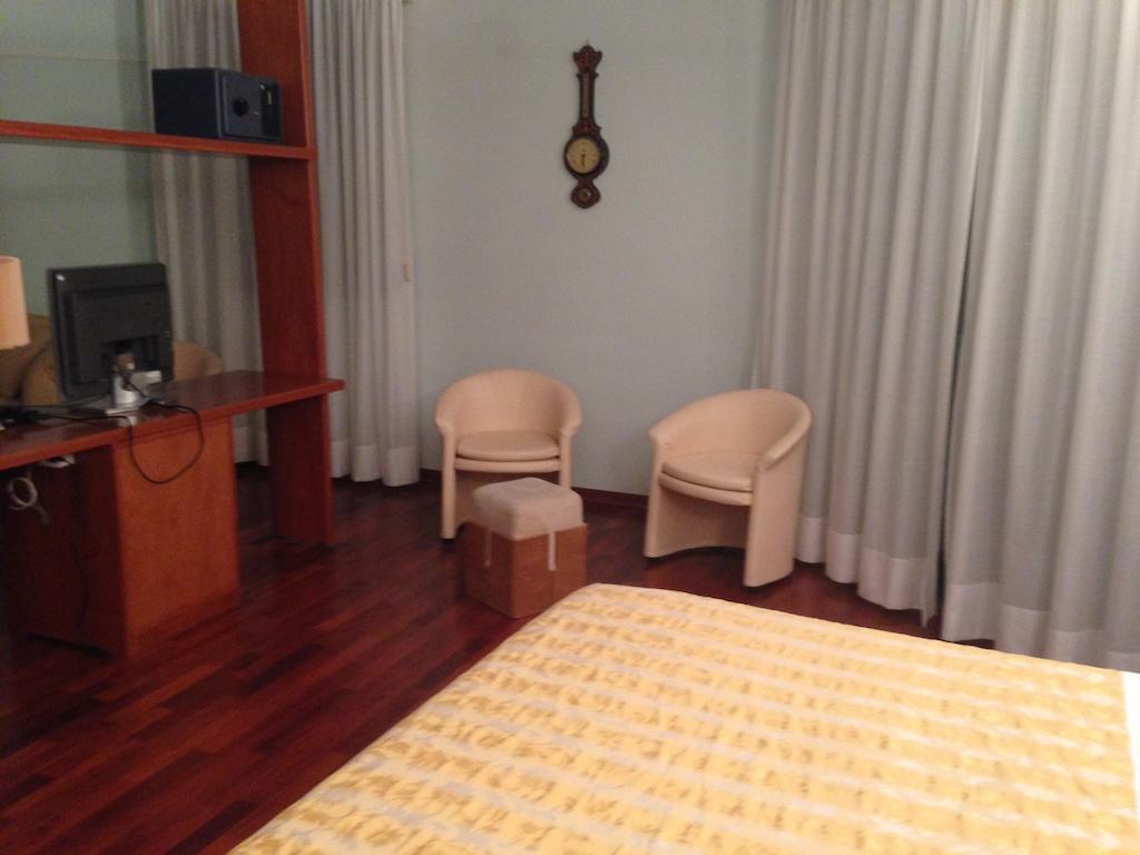 Hotel Sirenella Mele Rum bild